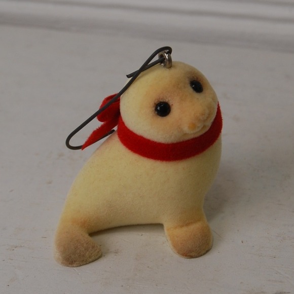 Hallmark 1984 Seal Ornament Christmas Holiday decor Vintage 80s "Snowy Seal" - Picture 3 of 8